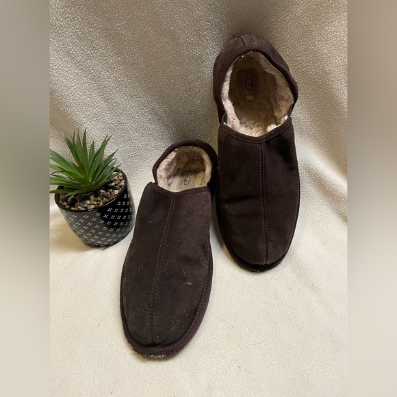UGG Other - Mens UGG slippers